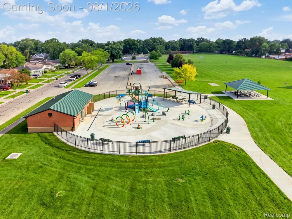 24520 Schroeder Avenue Eastpointe City, MI 48021