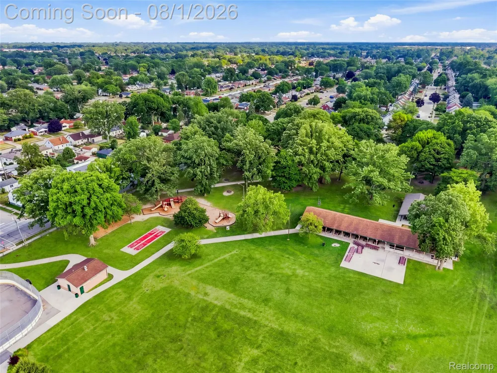 24520 Schroeder Avenue Eastpointe City, MI 48021