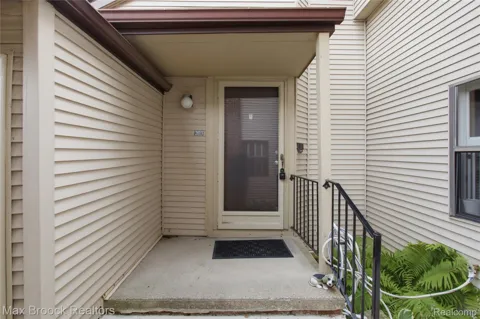 6580 Ridgefield Circle #203