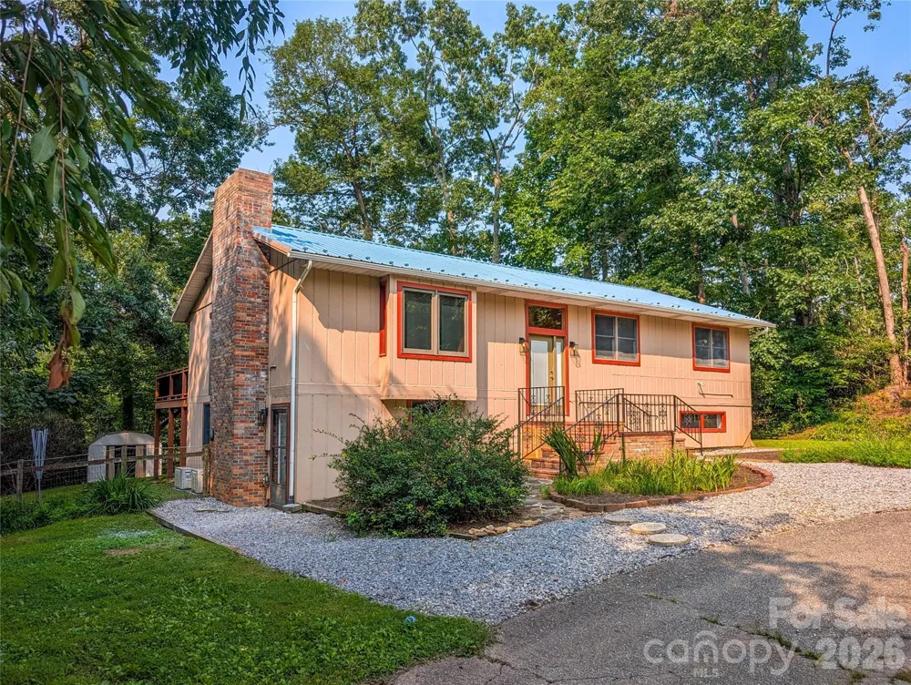 328 Wooded Valley Lane Burnsville, NC 28714