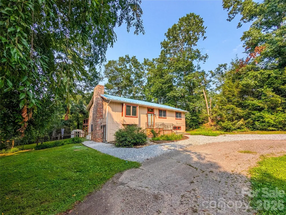 328 Wooded Valley Lane Burnsville, NC 28714