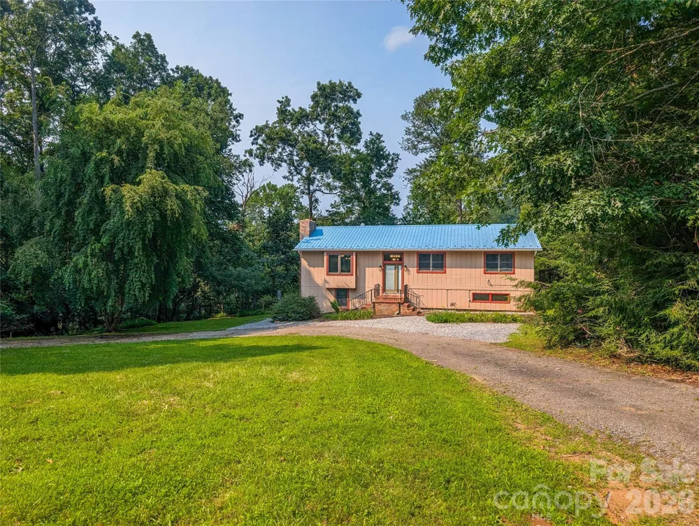 328 Wooded Valley Lane Burnsville, NC 28714