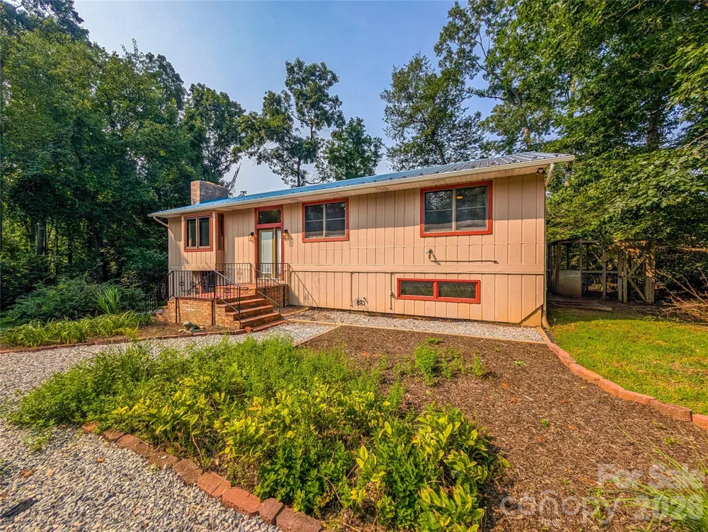 328 Wooded Valley Lane Burnsville, NC 28714