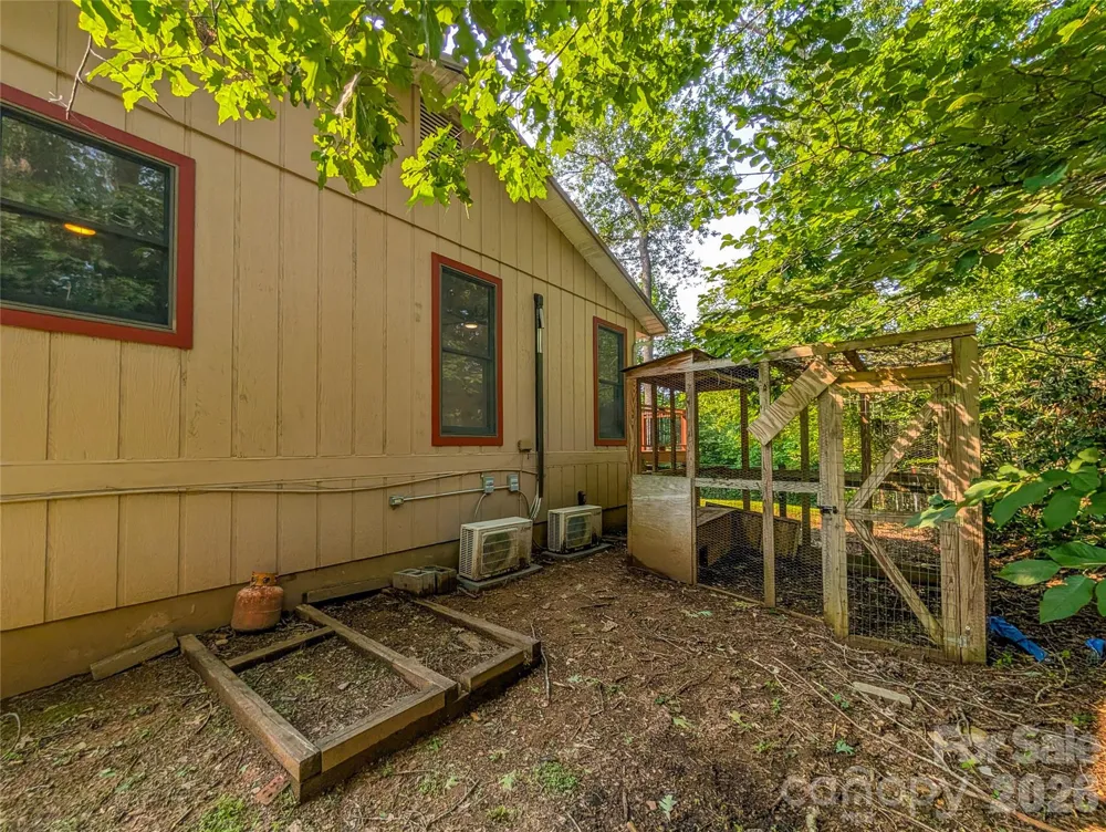 328 Wooded Valley Lane Burnsville, NC 28714