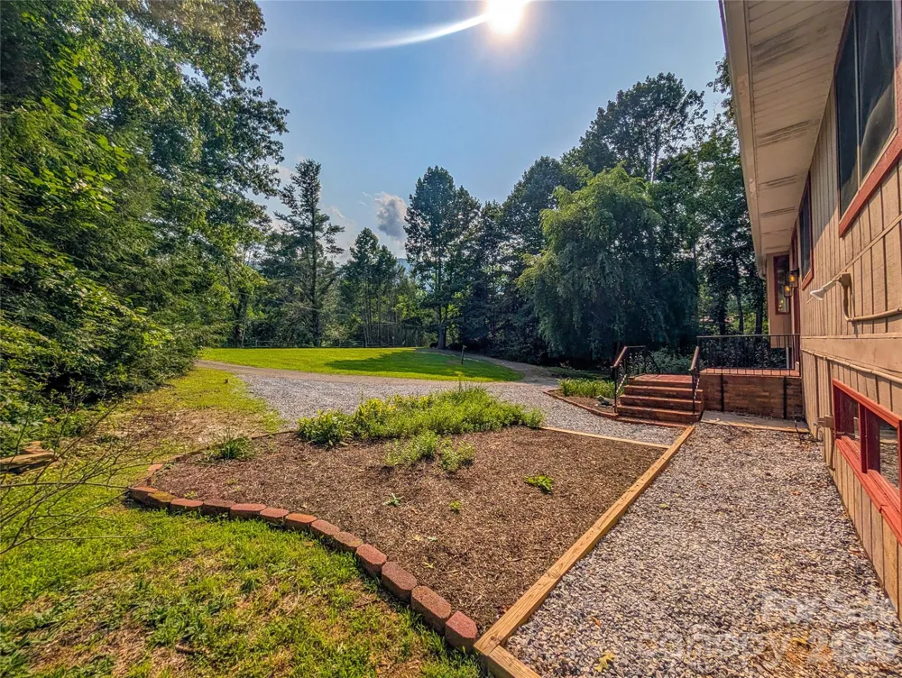 328 Wooded Valley Lane Burnsville, NC 28714