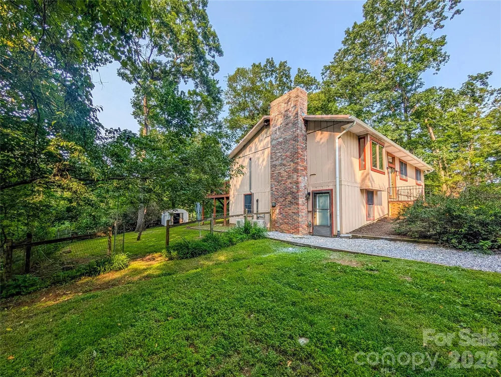 328 Wooded Valley Lane Burnsville, NC 28714