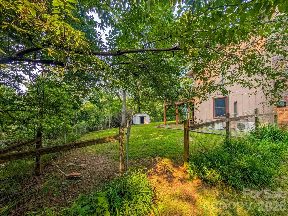 328 Wooded Valley Lane Burnsville, NC 28714