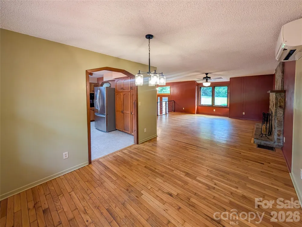 328 Wooded Valley Lane Burnsville, NC 28714