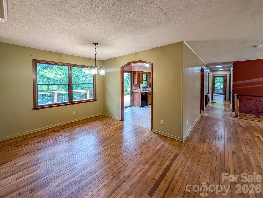 328 Wooded Valley Lane Burnsville, NC 28714