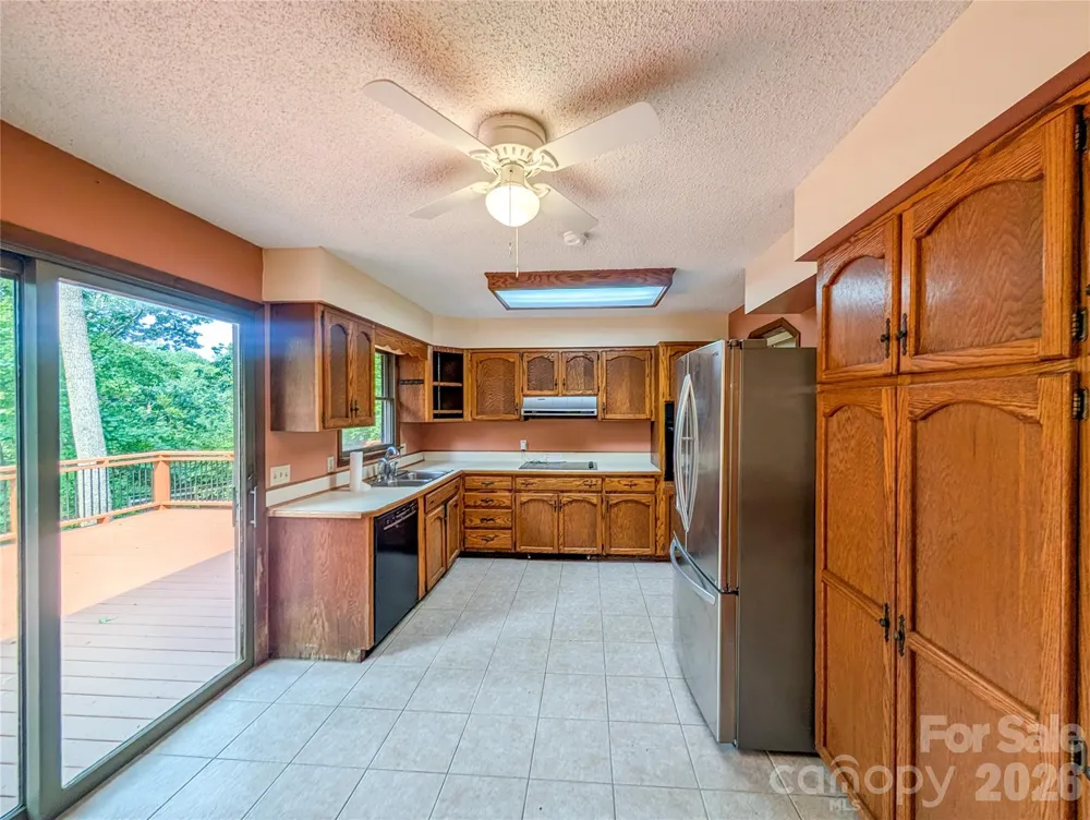 328 Wooded Valley Lane Burnsville, NC 28714