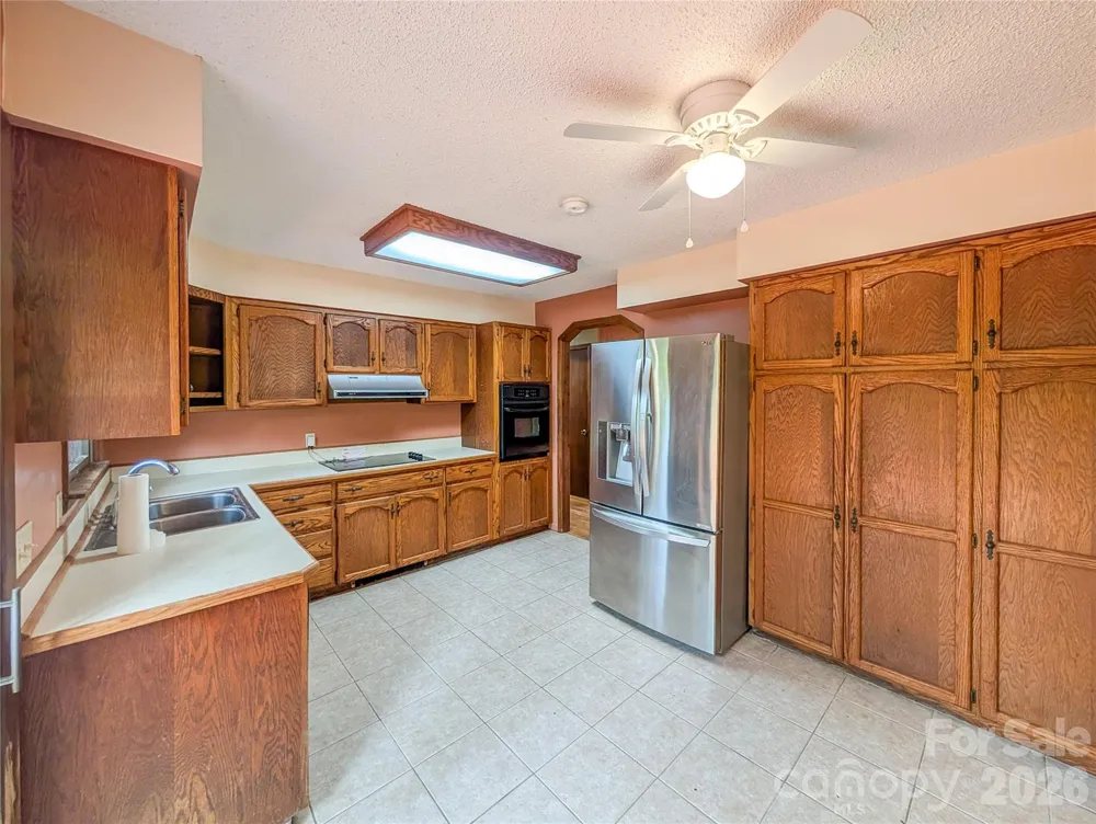 328 Wooded Valley Lane Burnsville, NC 28714
