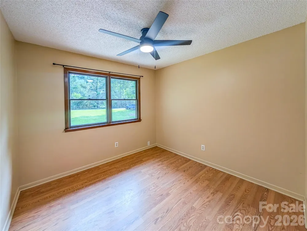 328 Wooded Valley Lane Burnsville, NC 28714