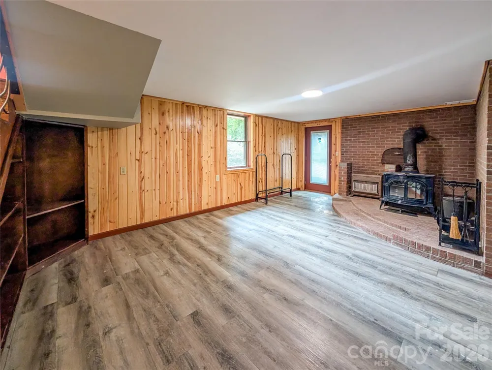328 Wooded Valley Lane Burnsville, NC 28714
