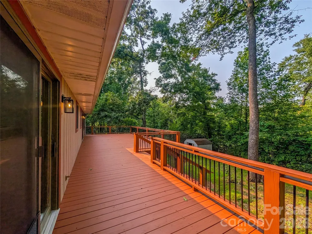 328 Wooded Valley Lane Burnsville, NC 28714