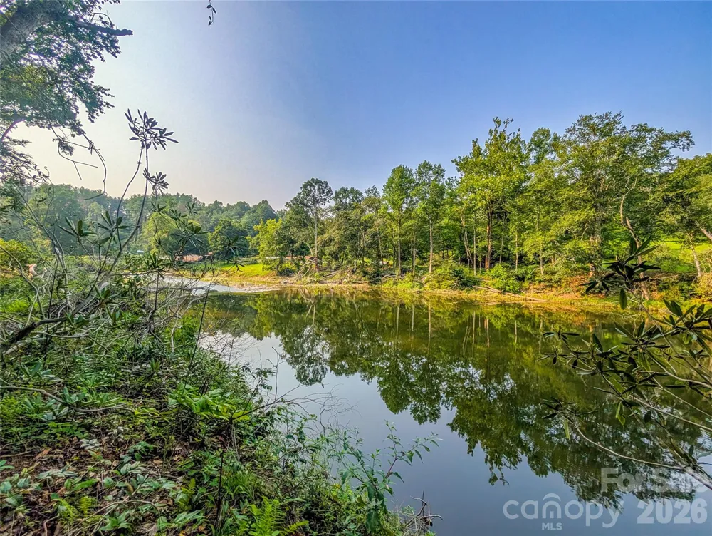 328 Wooded Valley Lane Burnsville, NC 28714