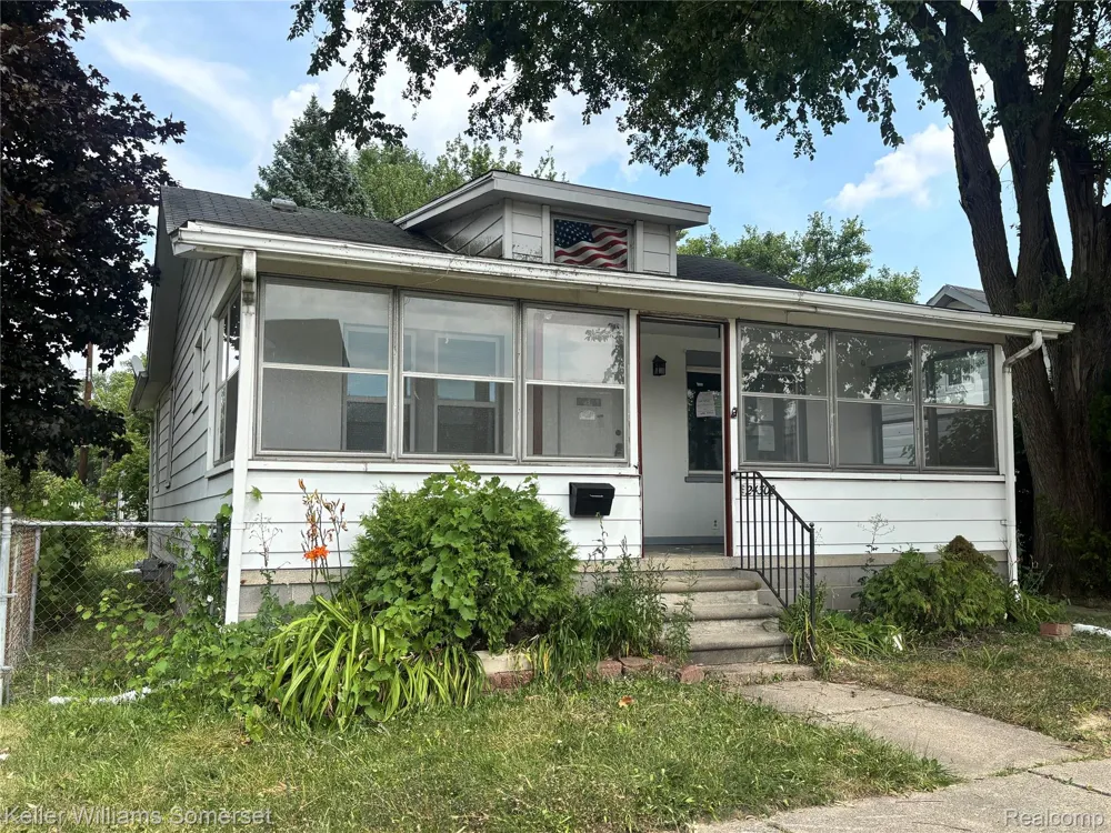 24300 Melrose Avenue Eastpointe City, MI 48021