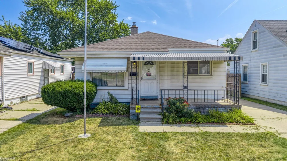 24828 Laetham Avenue Eastpointe City, MI 48021