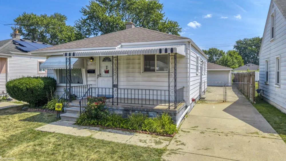 24828 Laetham Avenue Eastpointe City, MI 48021