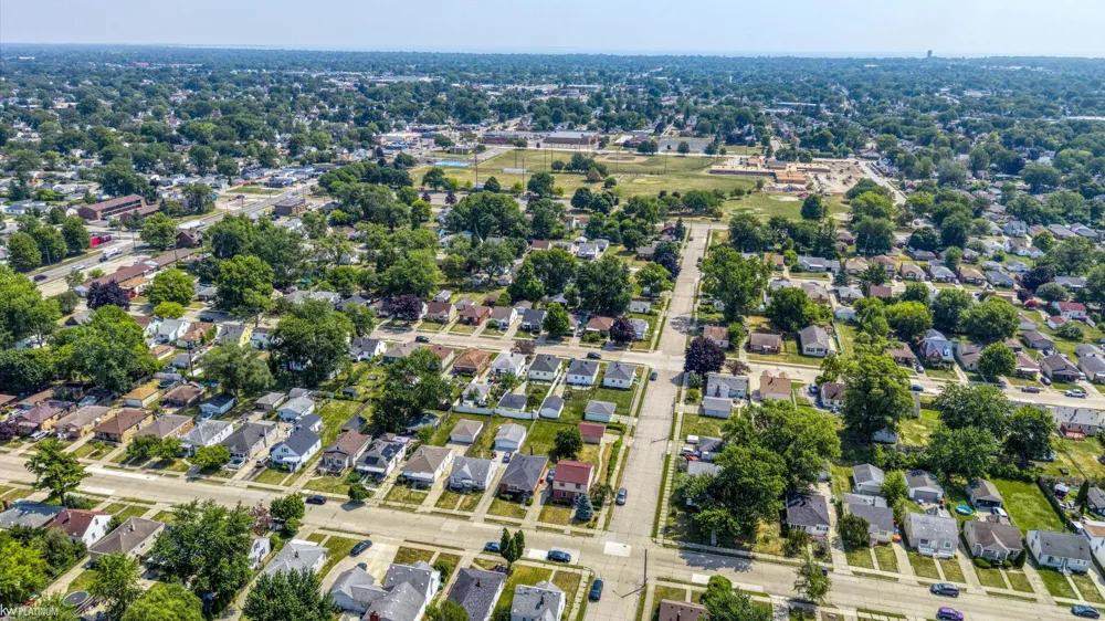 24828 Laetham Avenue Eastpointe City, MI 48021