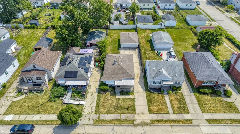 24828 Laetham Avenue Eastpointe City, MI 48021