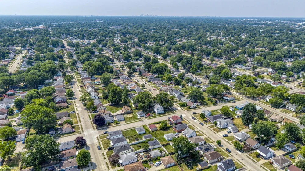 24828 Laetham Avenue Eastpointe City, MI 48021