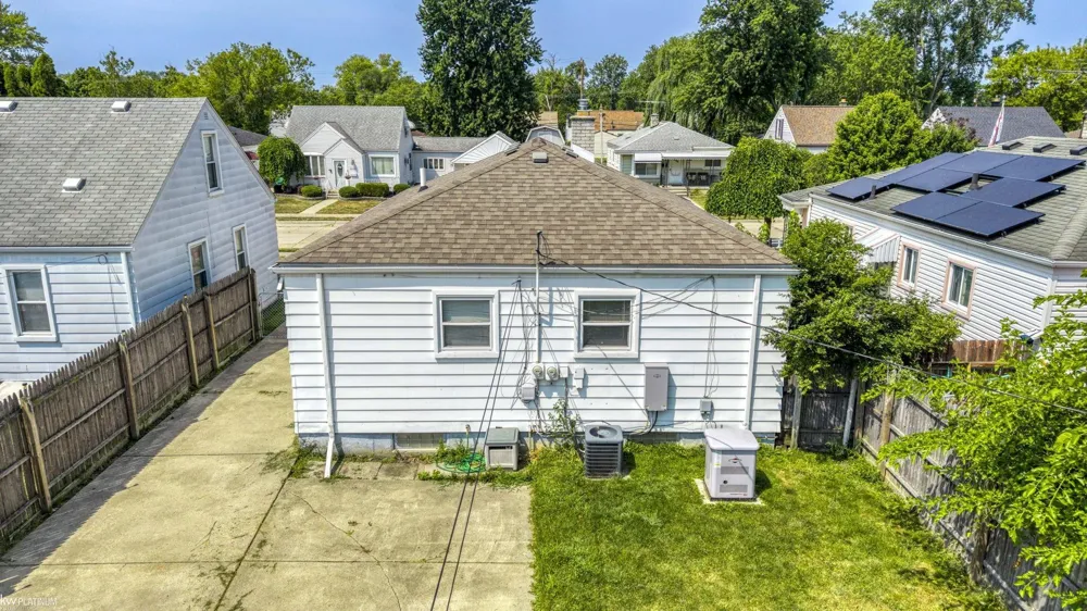 24828 Laetham Avenue Eastpointe City, MI 48021