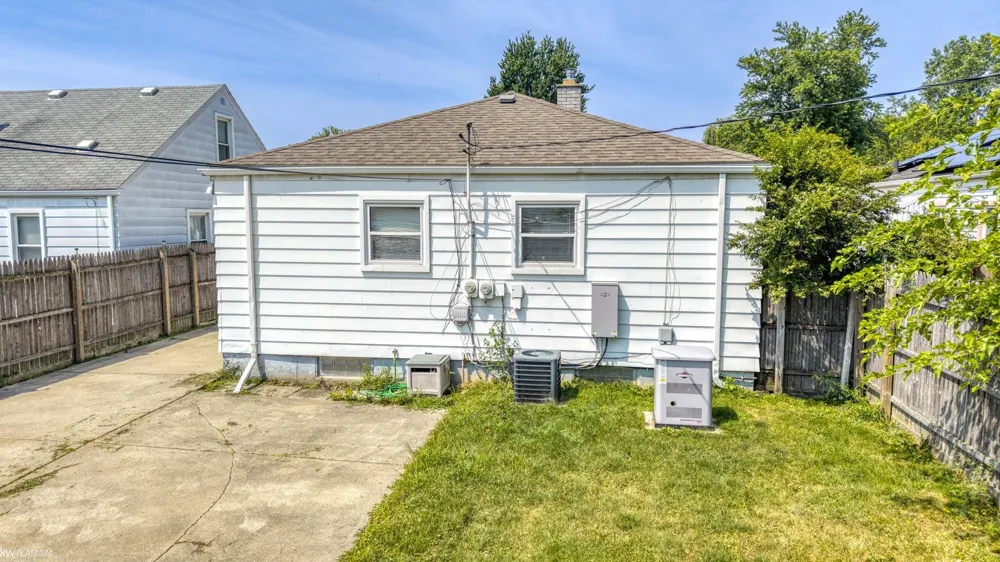 24828 Laetham Avenue Eastpointe City, MI 48021