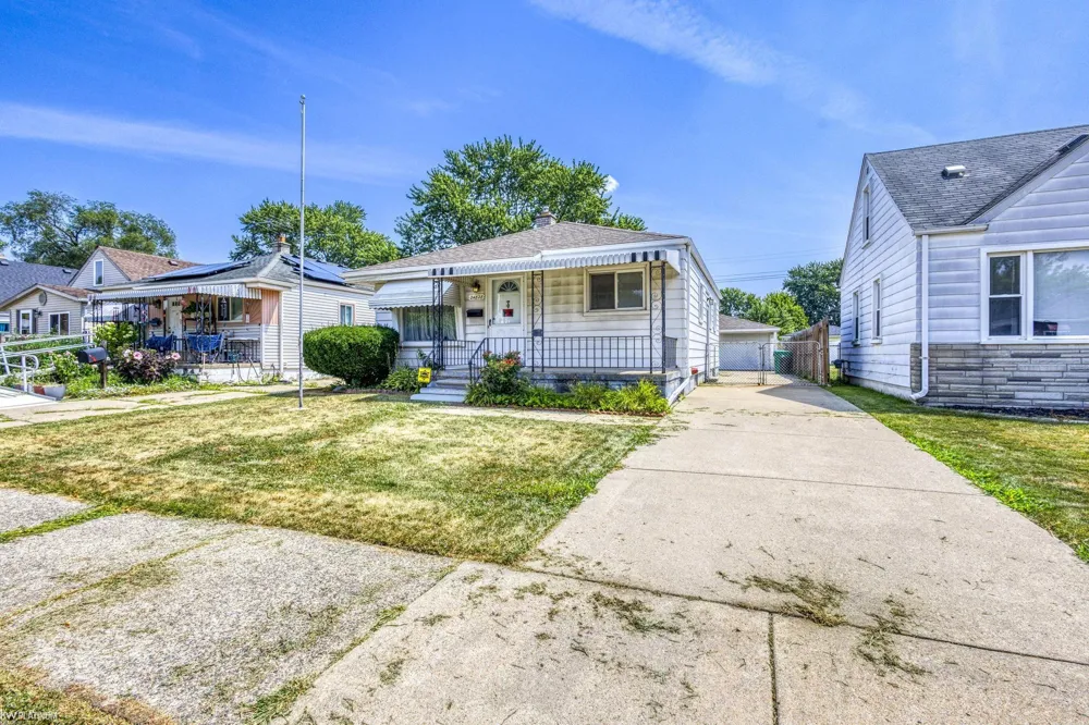 24828 Laetham Avenue Eastpointe City, MI 48021