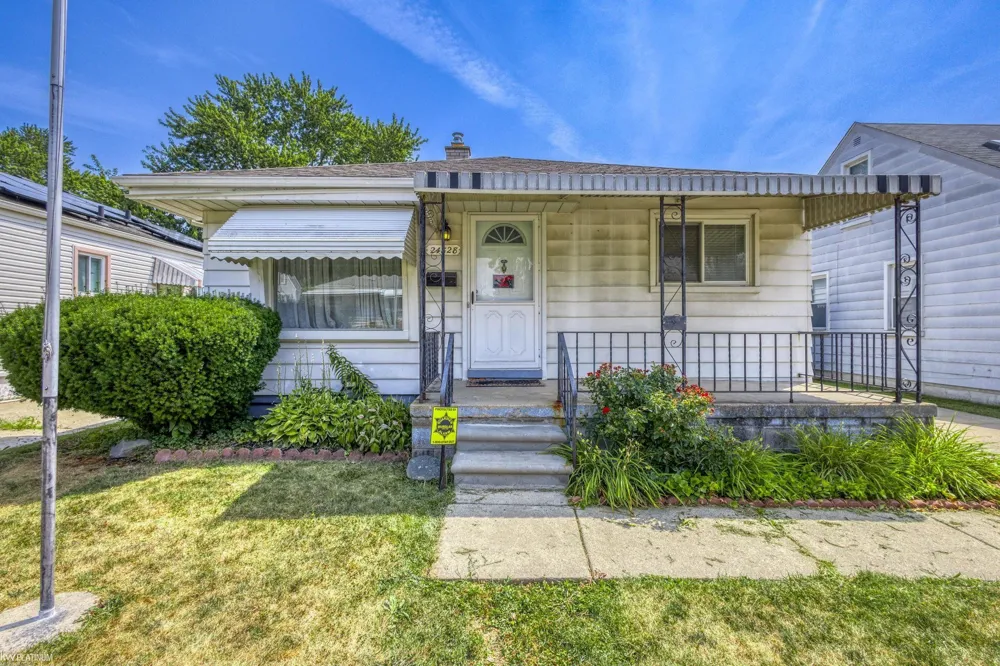 24828 Laetham Avenue Eastpointe City, MI 48021