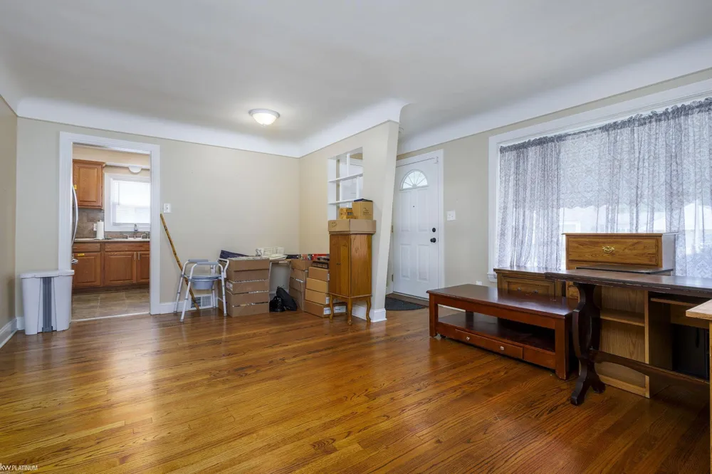 24828 Laetham Avenue Eastpointe City, MI 48021
