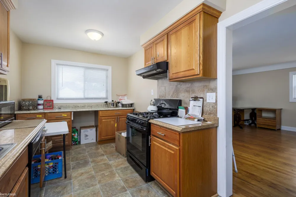 24828 Laetham Avenue Eastpointe City, MI 48021