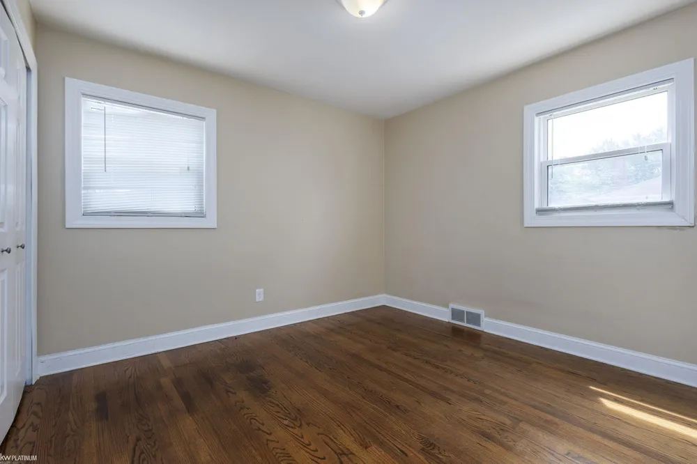 24828 Laetham Avenue Eastpointe City, MI 48021