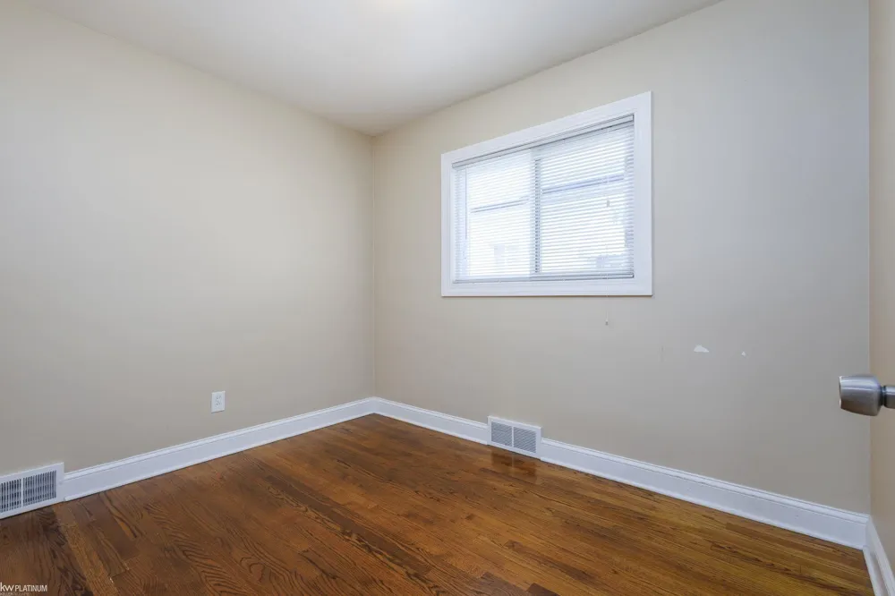 24828 Laetham Avenue Eastpointe City, MI 48021