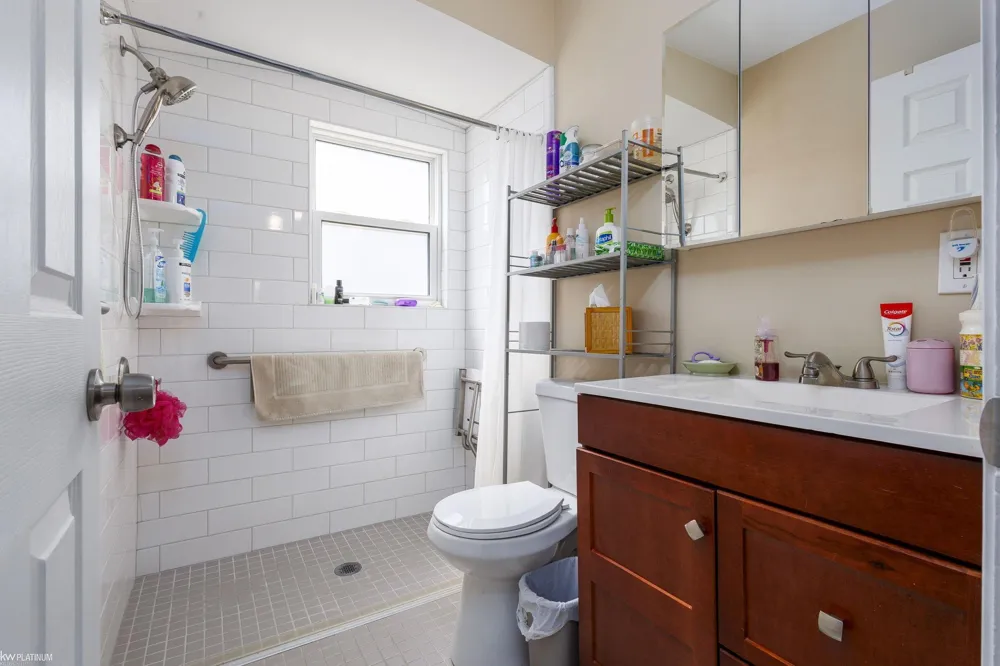 24828 Laetham Avenue Eastpointe City, MI 48021
