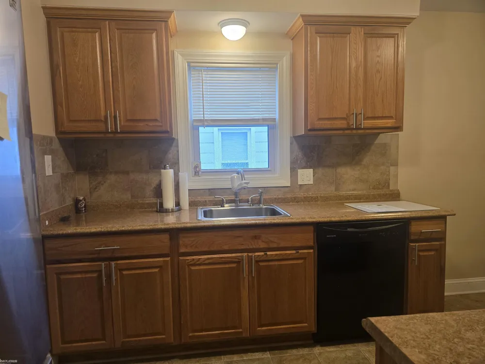 24828 Laetham Avenue Eastpointe City, MI 48021