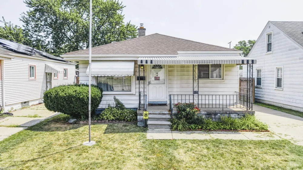 24828 Laetham Avenue Eastpointe City, MI 48021