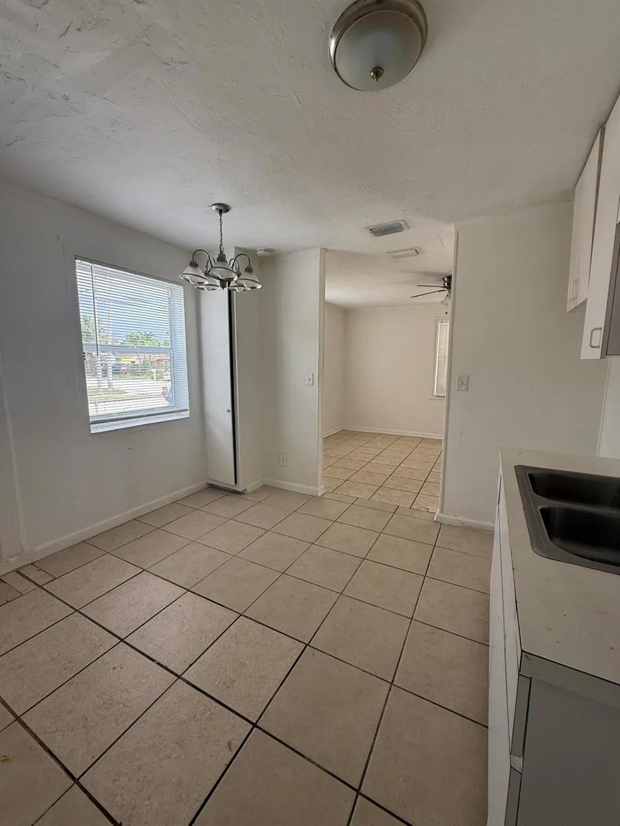 865 W 3RD STREET Riviera Beach, FL 33404