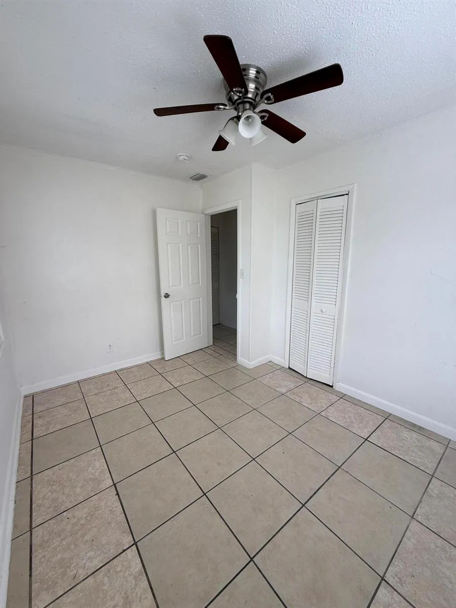 865 W 3RD STREET Riviera Beach, FL 33404
