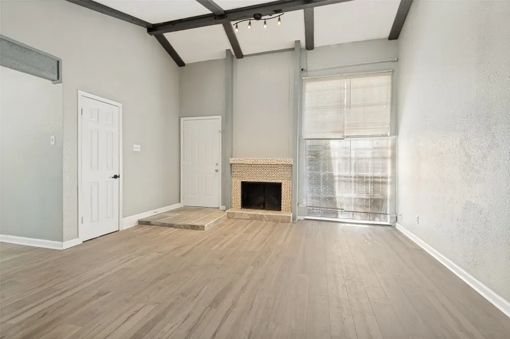 2640 Santiago Circle Grand Prairie, TX 75052