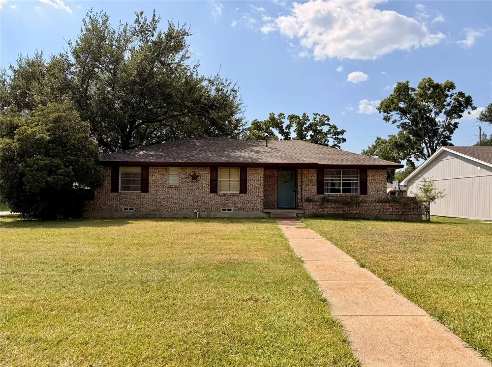 201 Collins Drive Terrell, TX 75160
