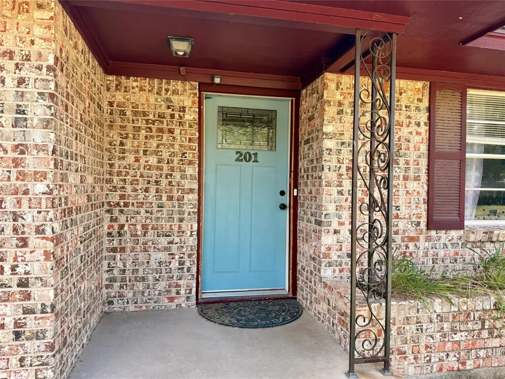 201 Collins Drive Terrell, TX 75160