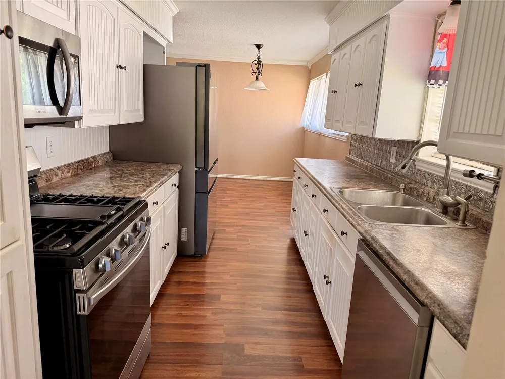 201 Collins Drive Terrell, TX 75160