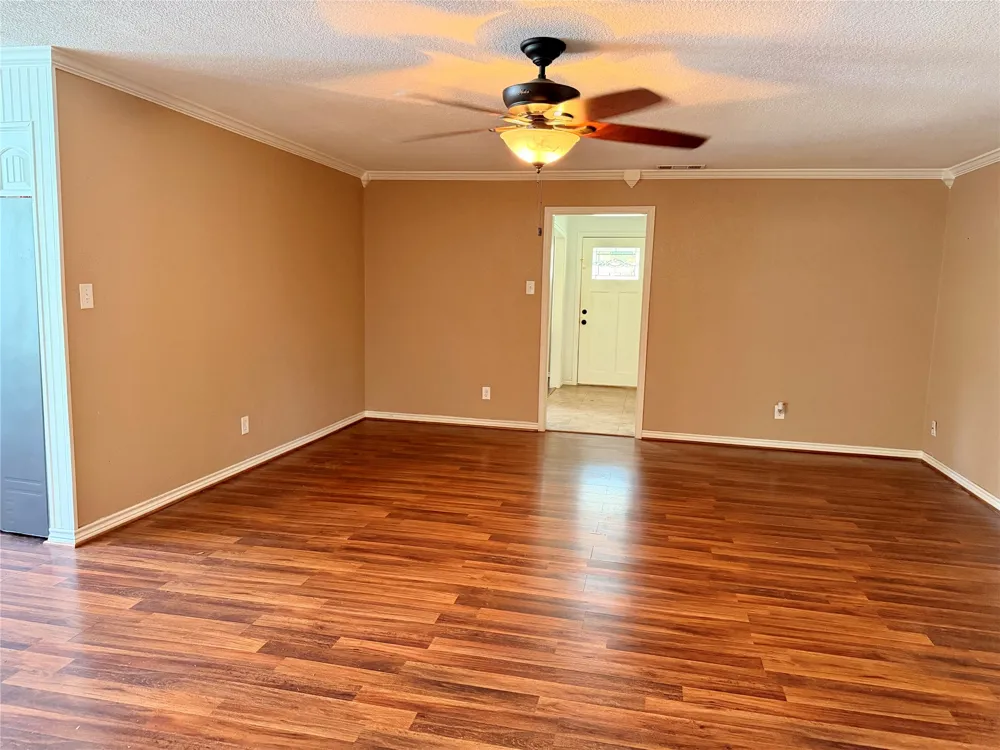 201 Collins Drive Terrell, TX 75160