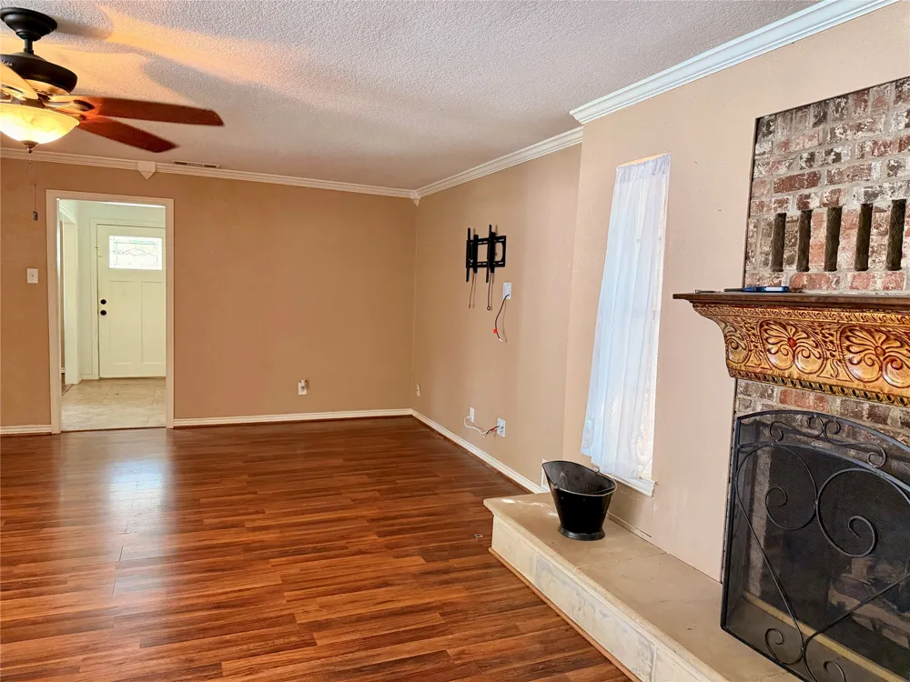 201 Collins Drive Terrell, TX 75160