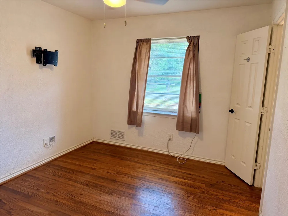201 Collins Drive Terrell, TX 75160