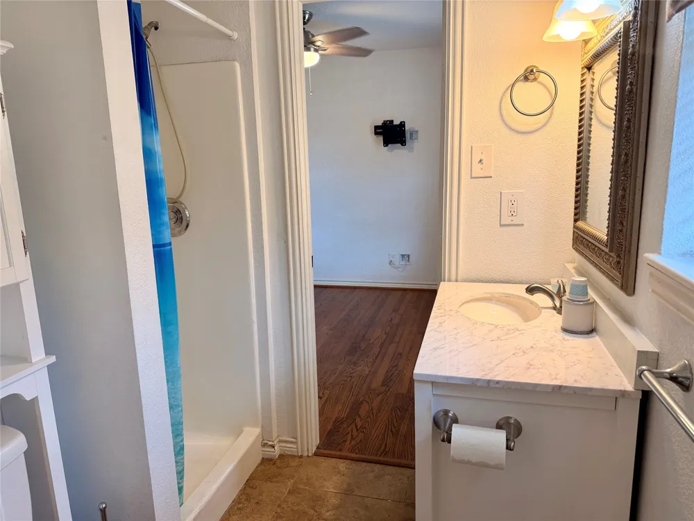 201 Collins Drive Terrell, TX 75160