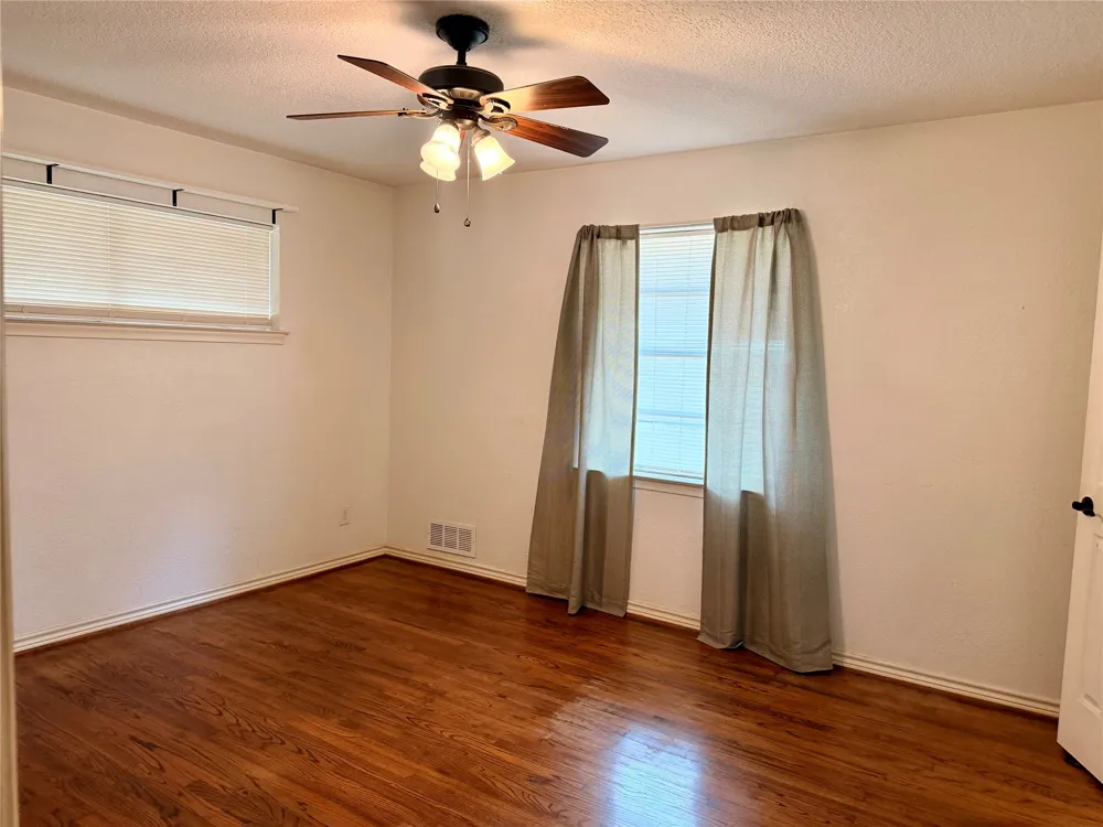 201 Collins Drive Terrell, TX 75160