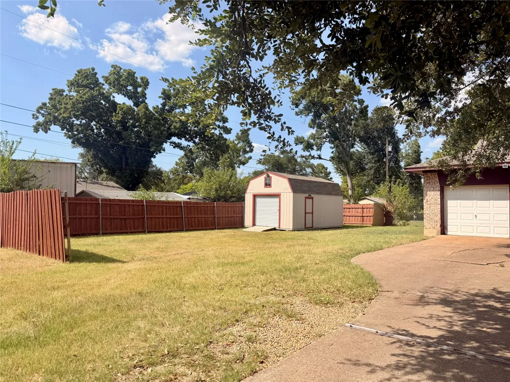 201 Collins Drive Terrell, TX 75160