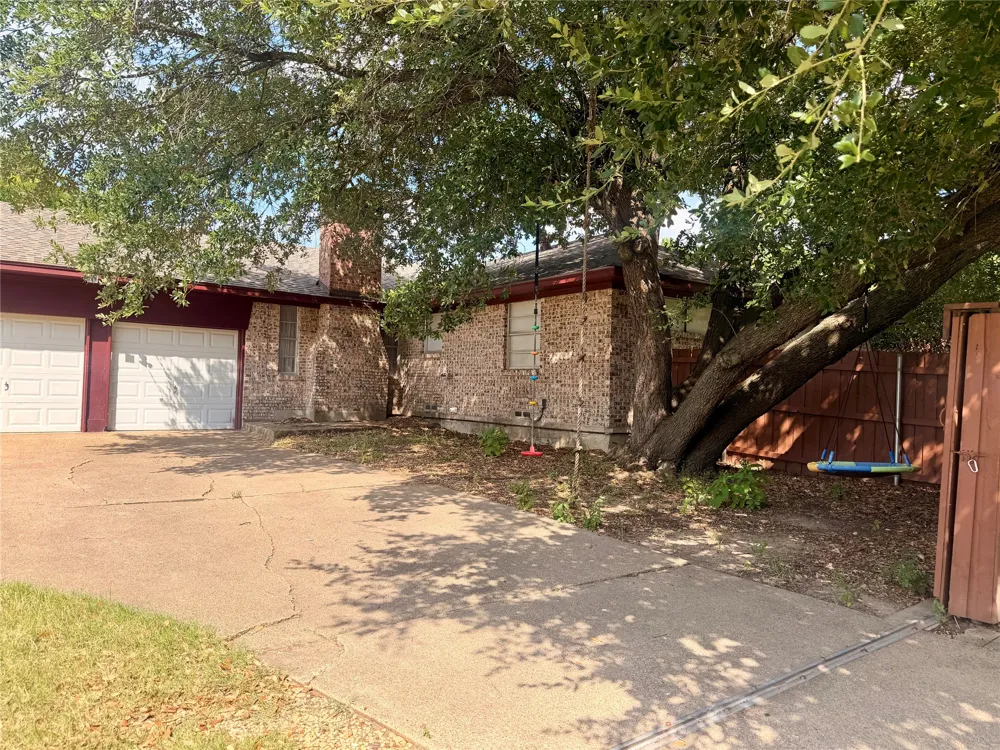 201 Collins Drive Terrell, TX 75160