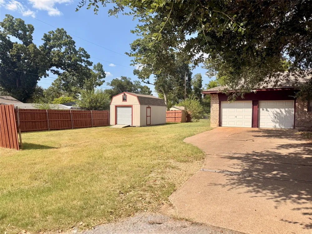 201 Collins Drive Terrell, TX 75160